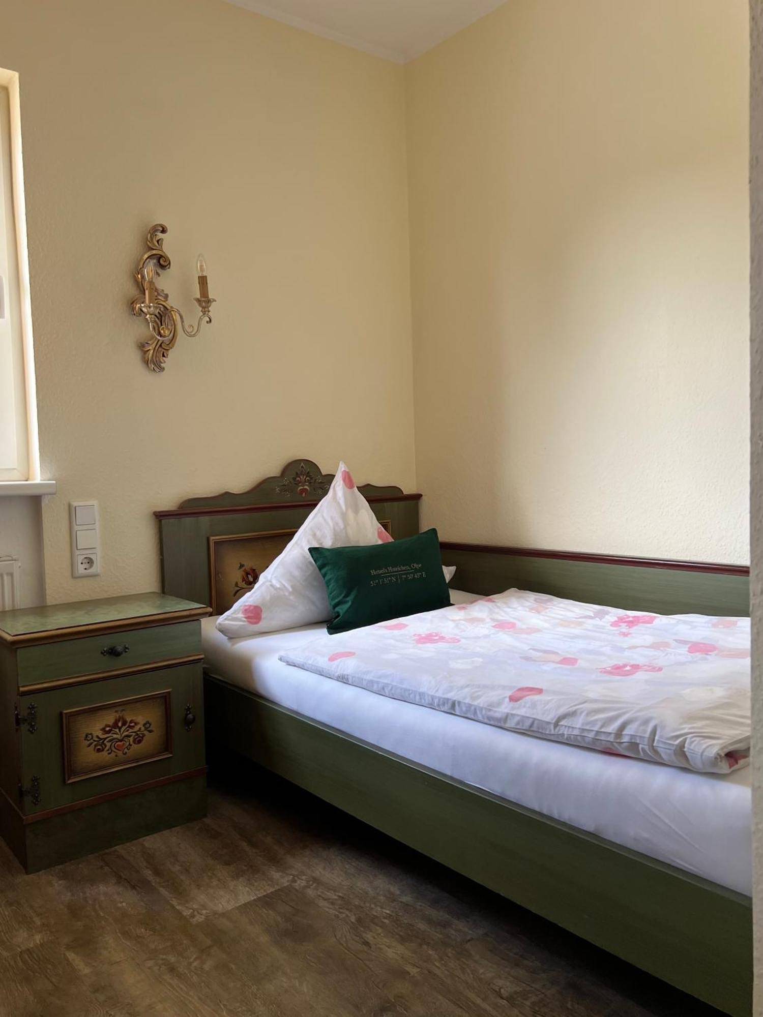 Hetzel'S Hotelchen Olpe bei Meschede エクステリア 写真